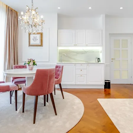 Frühstückspension Ann Luxury 4*