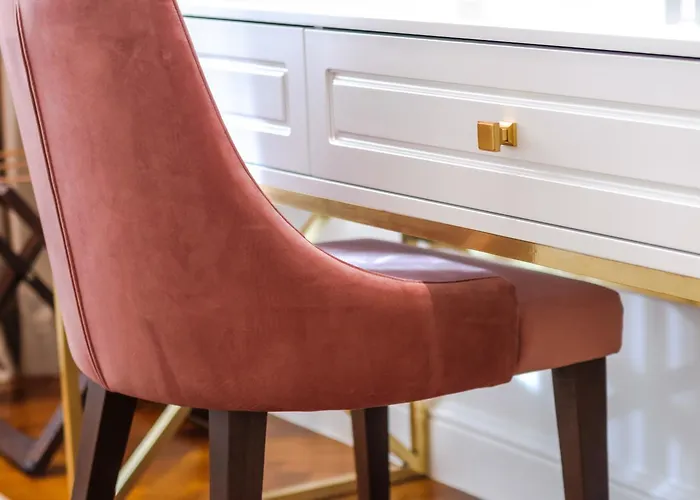 Ann Luxury לינה וארוחת בוקר 4*